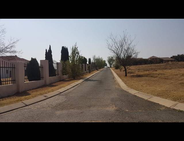 LAND FOR SALE IN BEAULIEU